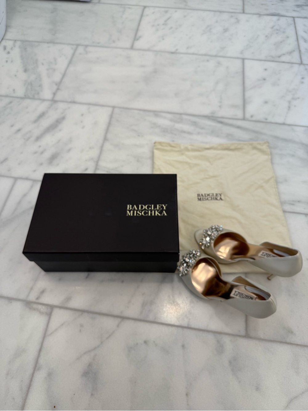 Badgley Mischka Jazmin d’Orsay Pumps in ivory satin Size 7.5 - Picture 8 of 9
